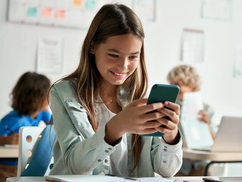7 vantagens de usar o celular na sala de aula | Árvore